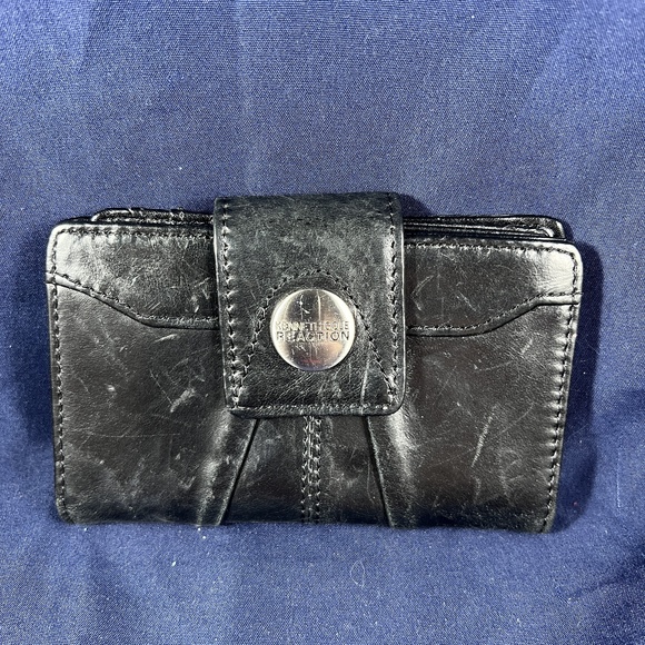 Kenneth Cole Reaction Genuine Leather Wallet Black Flap Metallic Logo Button - Picture 1 of 5